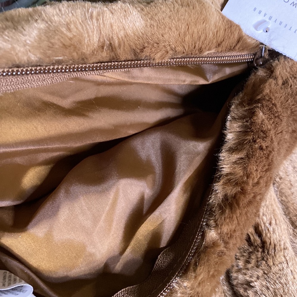 Pottery Barn Cuddly Luxuriously Rich Faux Fur Ruched Brown Lumbar Pillow Cover - Picture 15 of 16